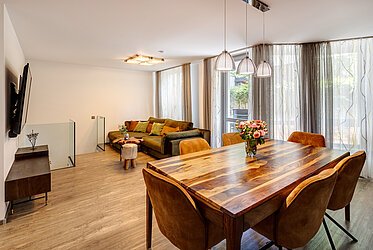 Milbertshofen: elegante apartamento con jardín y mobiliario de alta calidad - libre