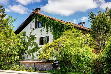 Penzberg: Amplia casa adosada con jardín - disponible
