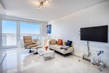 Apartamento de diseño en alquiler con vistas a los Alpes y piscina.