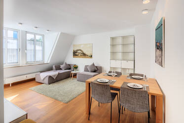 Apartamento luminoso de 2 dormitorios, amueblado con estilo, cerca de Rotkreuzplatz
