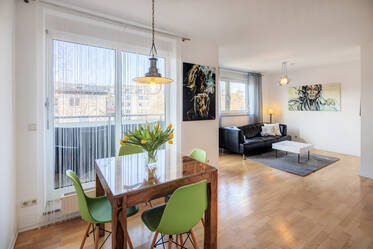 Apartamento de 2 habitaciones con muebles de diseño en alquiler